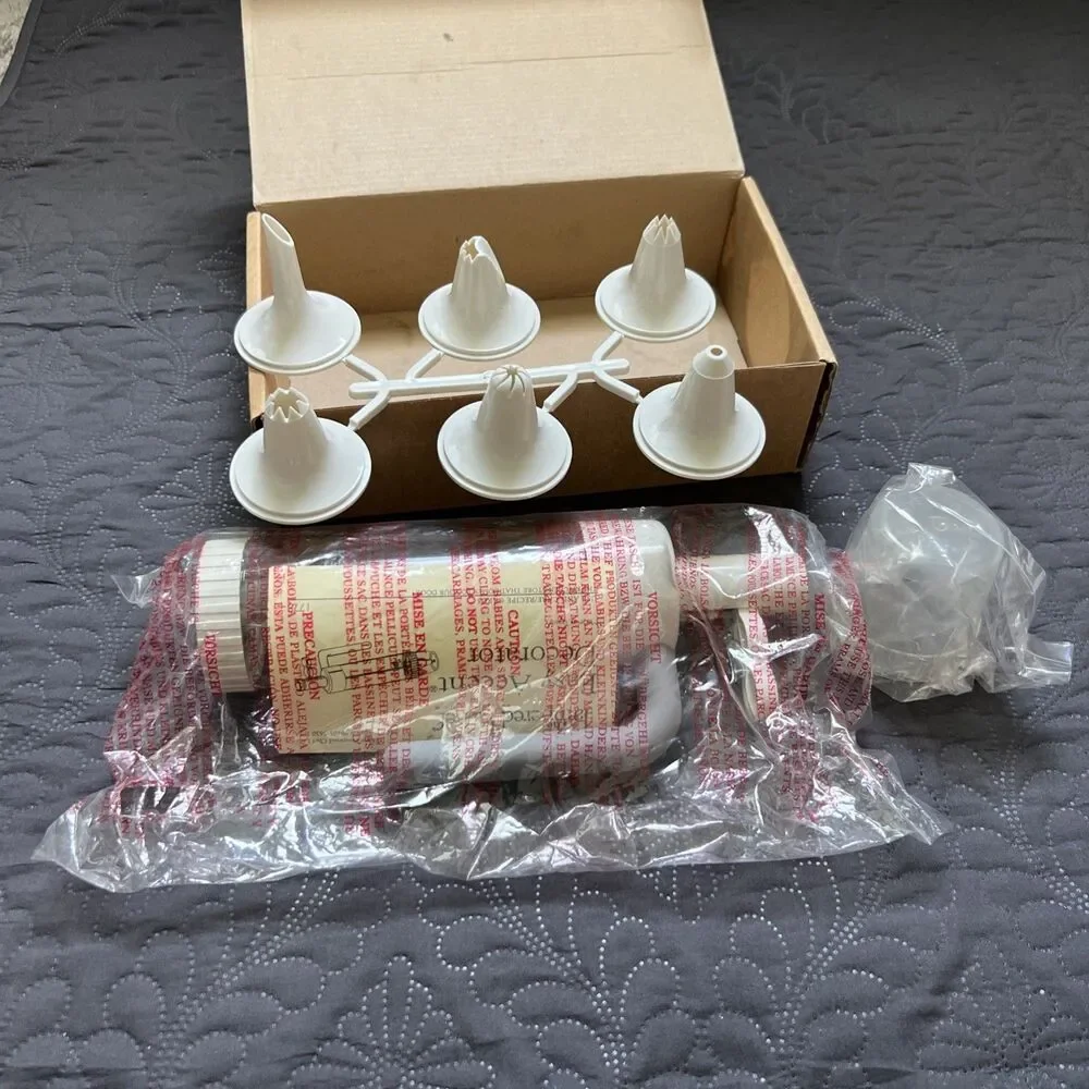 The Pampered Chef Easy Accent Decorator 1778 Complete Cakes Craft Open Box READ